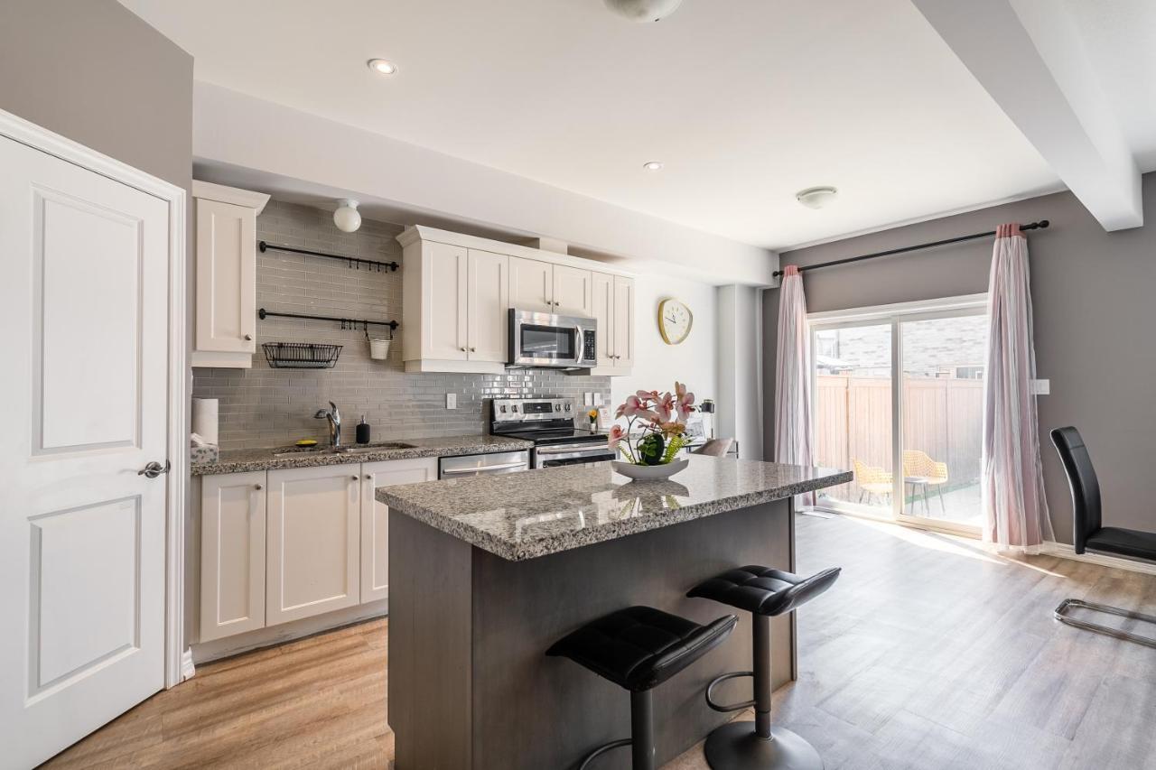 Modern Hamilton Homes Lake Ontario Shore By Globalstay Экстерьер фото