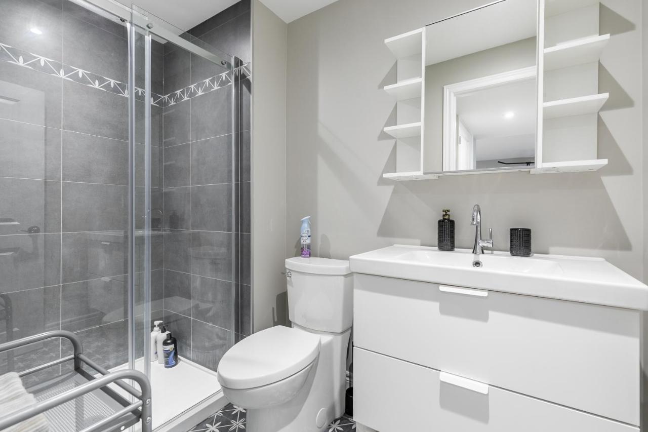 Modern Hamilton Homes Lake Ontario Shore By Globalstay Экстерьер фото