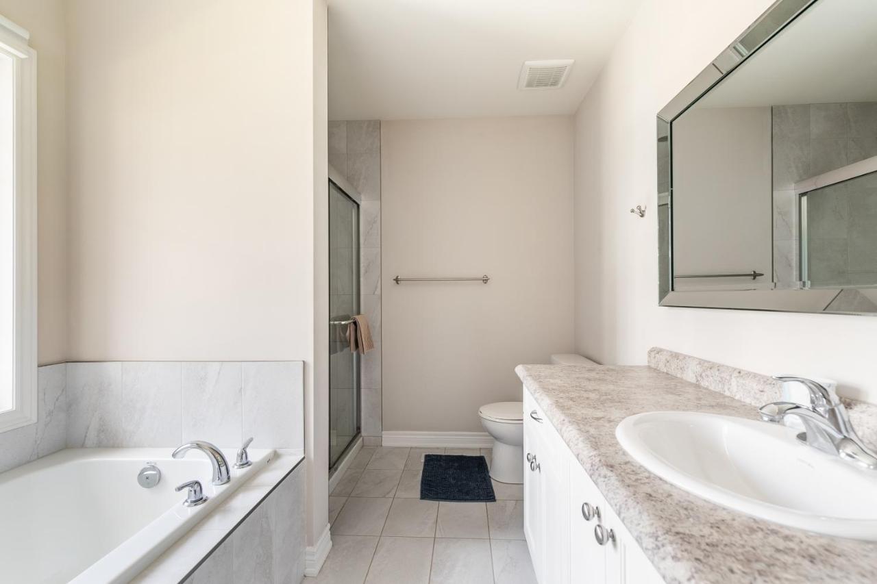 Modern Hamilton Homes Lake Ontario Shore By Globalstay Экстерьер фото