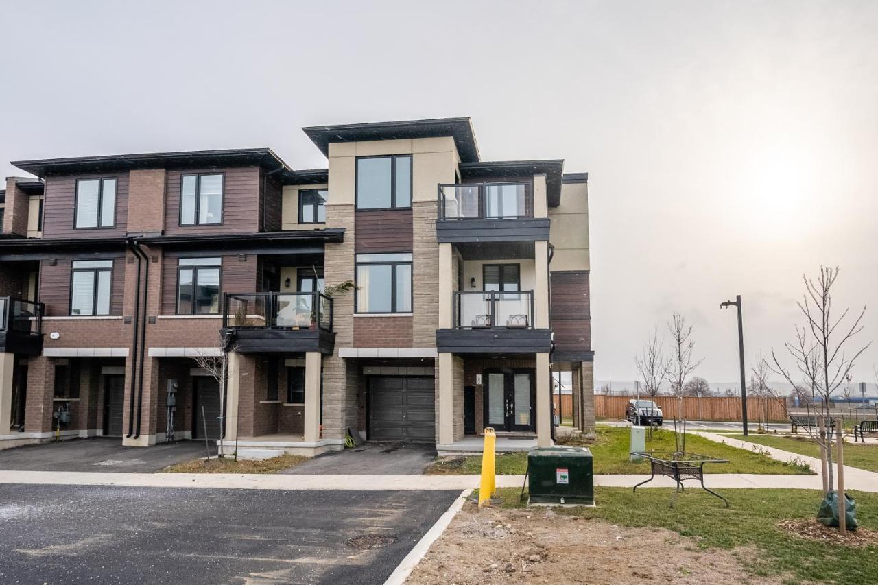 Modern Hamilton Homes Lake Ontario Shore By Globalstay Экстерьер фото