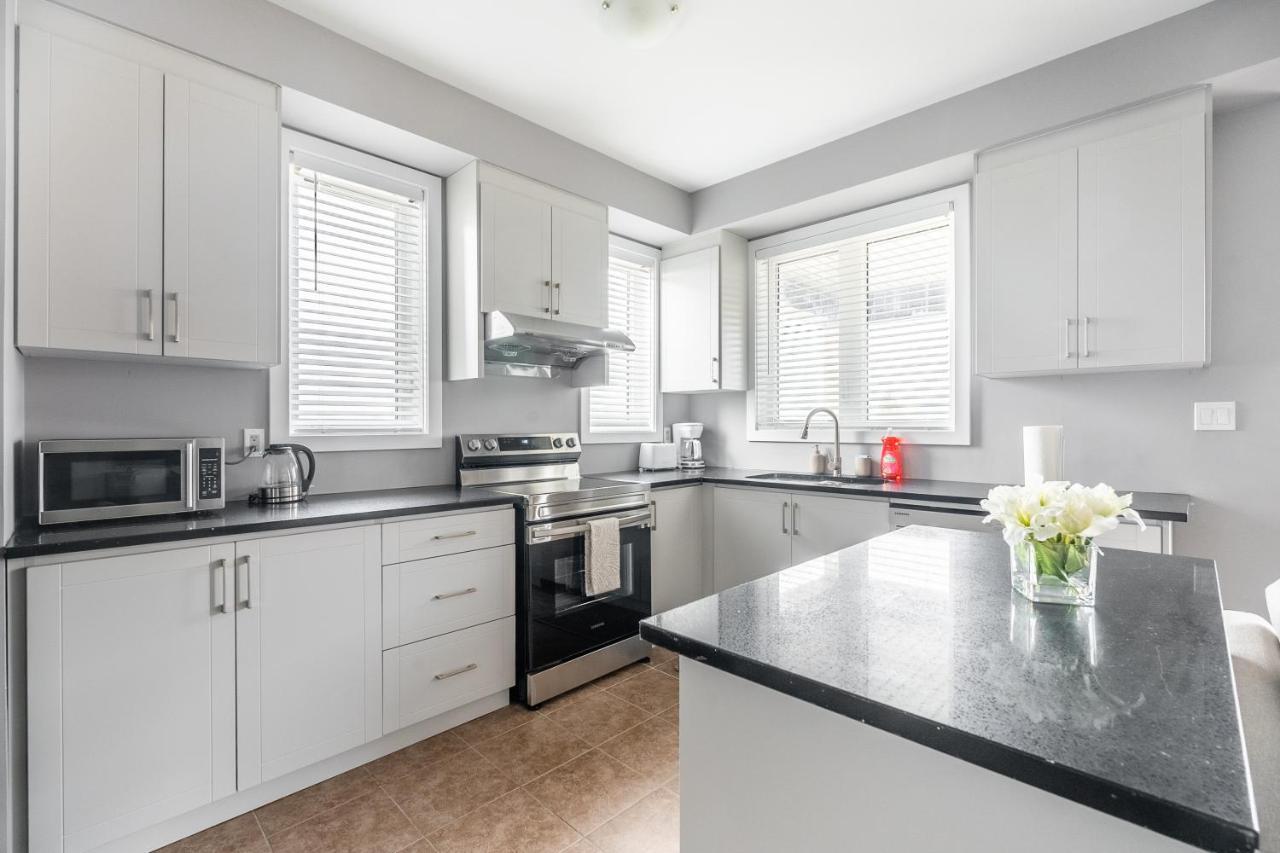Modern Hamilton Homes Lake Ontario Shore By Globalstay Экстерьер фото